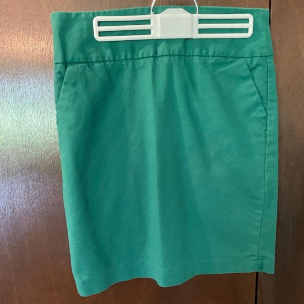 Women's Dalia Collection Kelly Green Skirt Size 8 with Pockets